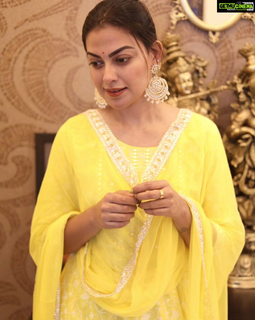 Anusree Instagram - "When you wear your favorite shade dress, your confidence and radiance shine even brighter."... #yellow #yellowlove #favorite 💛💛💛 Click @ajingsam Earring @varuthri_findings