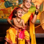 Anusree Instagram - ധർമ്മ സംസ്ഥാപനത്തിനായി ഭഗവാൻ ശ്രീകൃ്ണൻ ഭൂമിയിൽ അവതരിച്ച ദിനമാണ് അഷ്ടമി രോഹിണി.. എല്ലാ സംസാര സമസ്യകൾക്കും ഒരു മുളന്തണ്ടു കൊണ്ട് പരിഹാരം കണ്ടെത്തിയ അമ്പാടി കണ്ണൻ്റെ പിറന്നാൾ ആഘോഷിക്കാൻ എല്ലാ ഗോപന്മാരും ഗോപികമാരും ഗോകുലവും ഒരുങ്ങി കഴിഞ്ഞു...🙏🙏 ഏവർക്കും ഹൃദയം നിറഞ്ഞ ശ്രീ കൃഷ്ണ ജയന്തി ആശസകൾ!!🙏🙏 Photo @pranavcsubash_photography MaH @pinkyvisal Stylist @sabarinathk_ Blouse designed by @vasudevan.arun Personal assistant @nidhinmaniyan Location @kunnathurmanaheritage Edit @retouch_by_arun Special thanks @anoobmurali_luv @athiraanoob_luv @mahesh_bhai @ajingsam ❤️🥰 #sreekrishnajayanthi #raadhekrishna