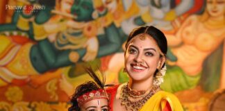 Anusree Instagram - ധർമ്മ സംസ്ഥാപനത്തിനായി ഭഗവാൻ ശ്രീകൃ്ണൻ ഭൂമിയിൽ അവതരിച്ച ദിനമാണ് അഷ്ടമി രോഹിണി.. എല്ലാ സംസാര സമസ്യകൾക്കും ഒരു മുളന്തണ്ടു കൊണ്ട് പരിഹാരം കണ്ടെത്തിയ അമ്പാടി കണ്ണൻ്റെ പിറന്നാൾ ആഘോഷിക്കാൻ എല്ലാ ഗോപന്മാരും ഗോപികമാരും ഗോകുലവും ഒരുങ്ങി കഴിഞ്ഞു...🙏🙏 ഏവർക്കും ഹൃദയം നിറഞ്ഞ ശ്രീ കൃഷ്ണ ജയന്തി ആശസകൾ!!🙏🙏 Photo @pranavcsubash_photography MaH @pinkyvisal Stylist @sabarinathk_ Blouse designed by @vasudevan.arun Personal assistant @nidhinmaniyan Location @kunnathurmanaheritage Edit @retouch_by_arun Special thanks @anoobmurali_luv @athiraanoob_luv @mahesh_bhai @ajingsam ❤️🥰 #sreekrishnajayanthi #raadhekrishna