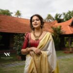 Anusree Instagram – ഓണത്തുമ്പീ പാടൂ ഓരോ രാഗം നീ…
ഓര്‍മ്മകള്‍ മേയും കാവില്‍ ഒരു തിരി വയ്ക്കൂ നീ…

Click @nithinnarayanan_
MaH @pinkyvisal 
Outfit @kasavu_by_khajuraho
Jewells @meralda.jewels 
Styling @sabarinathk_ 
Saree draping @kp_thesareedrapist 
Location @kondai_lip_resort 
Assistant @nidhinmaniyan 
Grading @athuloffi 
Assistant @jagan
Assistant @vijeeshachoos