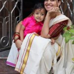 Anusree Instagram - The Best ഓണം... The Best ഓണക്കോടി ❤️ The Best സദ്യ... EVER..... @athiraanoob_luv @ananthanarayanan_luv #onam #todayspic #thiruvonam #family #love #closetomyheart Ponnolq 📷 @mahesh_bhai