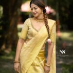 Anusree Instagram - പാടം നിറയെ തുമ്പപ്പൂക്കളും, മുറ്റം നിറയെ ഊഞ്ഞാലുകളും, മനസ്സ് നിറയെ ഓണപ്പാട്ടുകളുമായി വീണ്ടും ഒരു പൊന്നോണം കൂടി വരവായി. എല്ലാവർക്കും ഹൃദയം നിറഞ്ഞ ഓണാശംസകൾ... Click @nithinnarayanan_ MaH @pinkyvisal Outfit @kasavukada_1985 Jewells @meralda.jewels Styling @sabarinathk_ Saree draping @kp_thesareedrapist Location @kondai_lip_resort Assistant @nidhinmaniyan Grading @athuloffi Assistant @jagan Assistant @vijeeshachoos