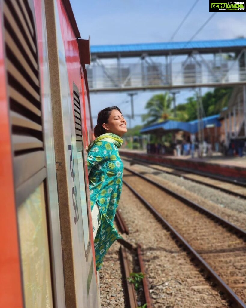 Anusree Instagram - Whenever possible,take time to travell and explore the world....💜💜 📷 @ajingsam