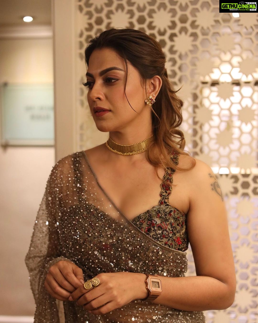 Anusree Instagram - The gorgeous @anusree_luv in a Saree by @t.and.msignature stunning neck piece by @m.o.dsignature Featuring a #sleeveless blouse enveloped in intricate #blooms. The entirety of this sheer drape is immersed in #beadwork & #sequins, creating a mesmerising visual effect !!Reflecting light with every movement, this ensemble shimmers gracefully enveloping the adorner in a tapestry of luminous charm . . Makeup @sajithandsujith Outfit @t.and.msignature Jewellery @m.o.dsignature Pic @mahesh_bhai . . . To know more, Contact: 0484-4043131 or WhatsApp: +91 94002 74705 . . . . . . . . . #Anusree #TandMsignature #tiyaneilkarikkassery #tandmbrides #partywears #ocassionwears #bridalwears