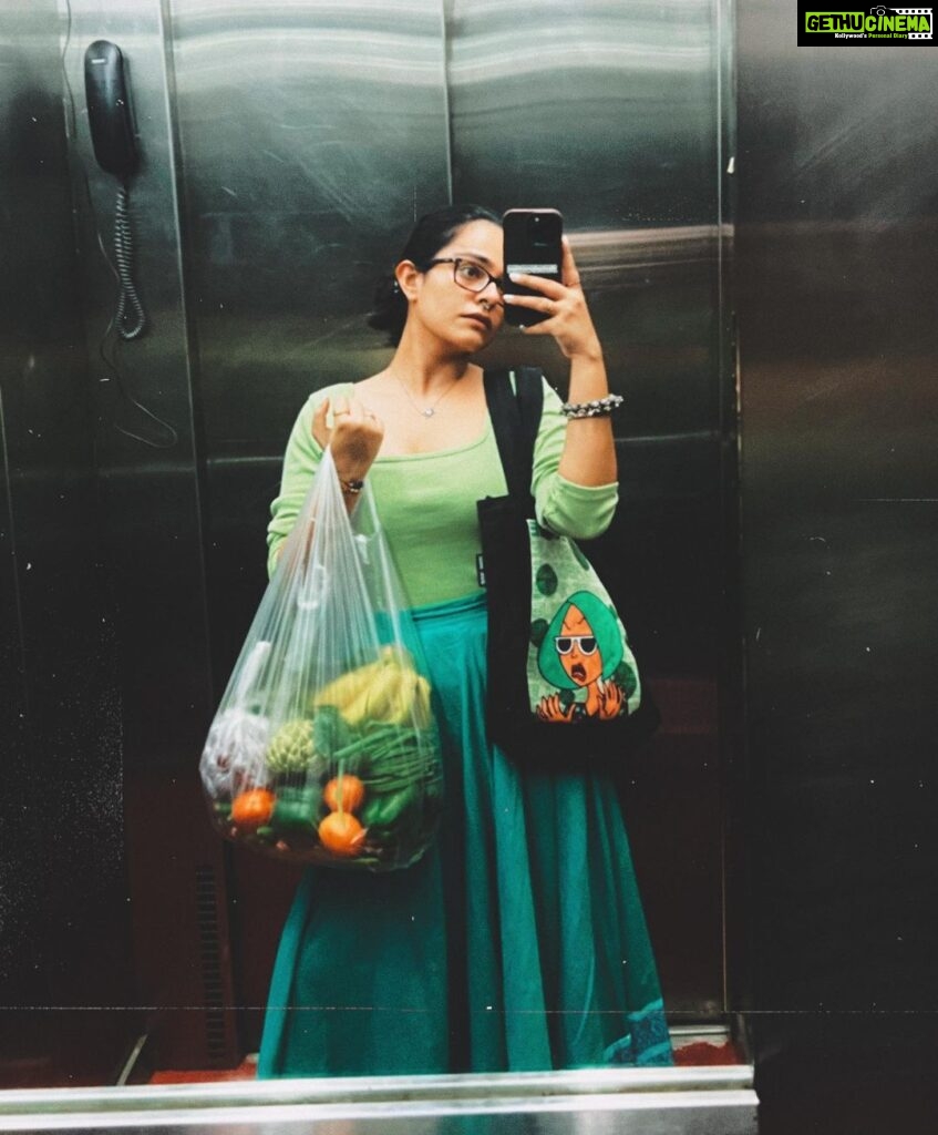 Apoorva Arora Instagram - Ye kaha dark hai, ye toh zindagi hai