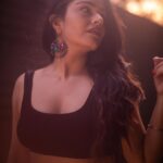 Apoorva Arora Instagram - Hey, (with the intention of) tum kitaab padhna, main tumhe padhunga 📸- @tusharmahajanofficial