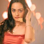 Apoorva Arora Instagram - Utilising my home space for portraits 📸 In frame @apooarora 🌻 . . #bts #portraitsofficial #mumbaiportraits #portraitsvisuals #portraitmood #apoorvaarora Mumbai, Maharashtra