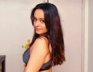 Apoorva Arora Instagram - 🖤