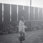 Apoorva Arora Instagram - Watched DDLJ today so the only appropriate caption would be “पलट” . . . . 📸 @parikshit.on.film
