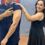 Apoorva Arora Instagram - I knew we were in the good old days before we actually left them that’s why I hardly have photos/videos and more memories stored in my heart -Andrew Bernard (not) Saying this because I forgot to record anything 😂 And a big hug to @oyemanjot, ek photo nai liya humne 😂 College romance 4 streaming on @sonylivindia