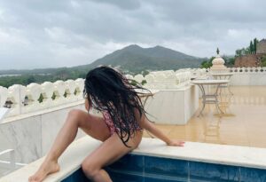 Apoorva Arora Instagram - Saturyay 🏊‍♀️ 📸- @khushbooatreofficial
