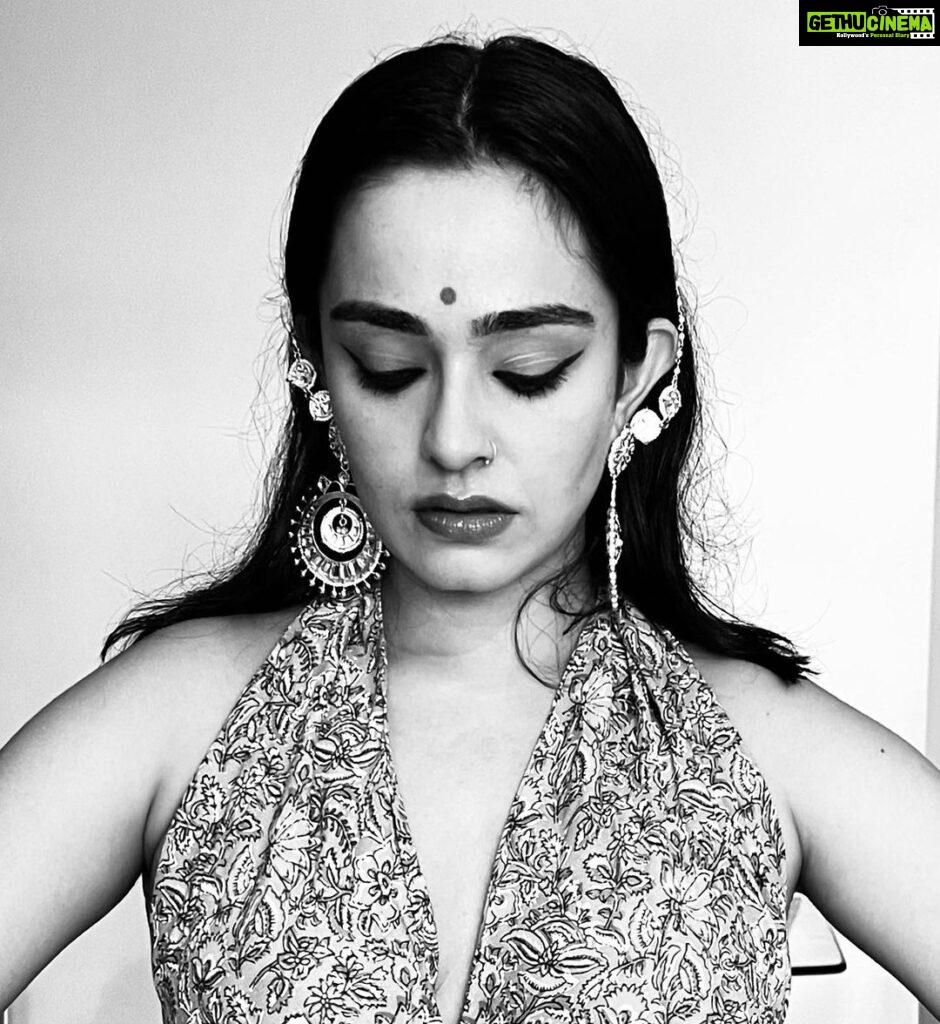 Apoorva Arora Instagram - Where can I sign up to be a sabyasachi bride/model? My eyes are ready! 📸- @gunjan_sainii_