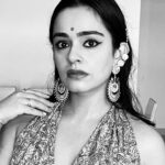 Apoorva Arora Instagram – Where can I sign up to be a sabyasachi bride/model? My eyes are ready! 

📸- @gunjan_sainii_