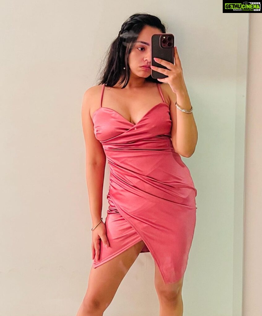 Apoorva Arora Instagram - Ye kaha dark hai, ye toh zindagi hai