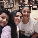 Archana Kavi Instagram - Meeting @samvrithaakhil after more than 11 years, but it felt the same... Sam is epitome of grace. That smile can make any anxious heart calm and feel at home. We should do this often Sam. She reminds me a lot of my sister @rayindrops. The mature and zen kinda people. You both should meet lol.frien Agastya is a wonderful child, with so much empathy and warmth. I still can't get over his laugh. Love you kiddo. Kochi, India