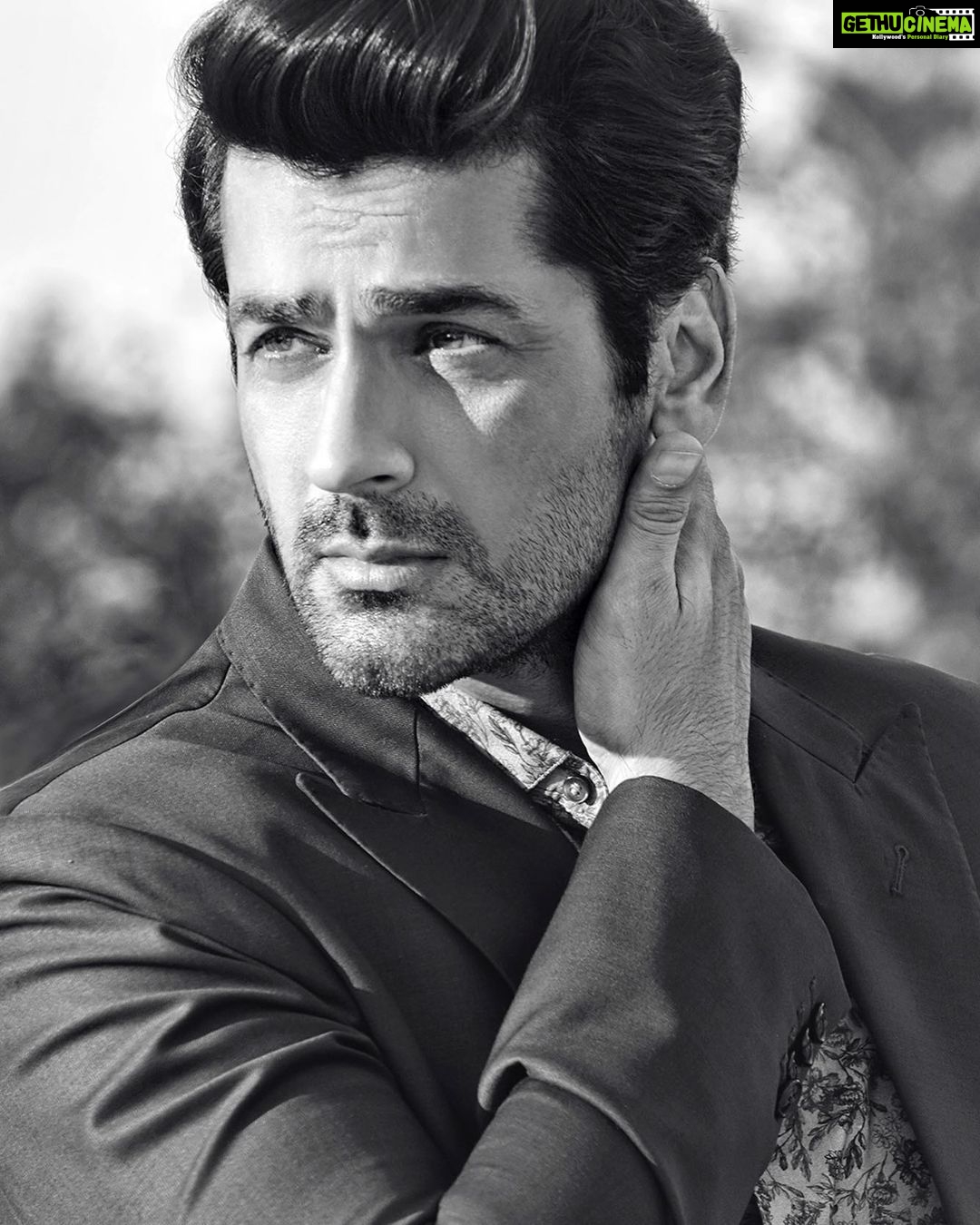 Arjan Bajwa Instagram - If you don’t love me at my worst Then you don’t deserve me at my Best . . . . . . . . . . #arjanbajwa #bollywood #mood #vibe #reelsinstagram #reels #reelsindia #hollywood #movies #blackandwhite #potraitphotography #cinema #acting #love #mensfashion #menshair #monday #mondaymotivation