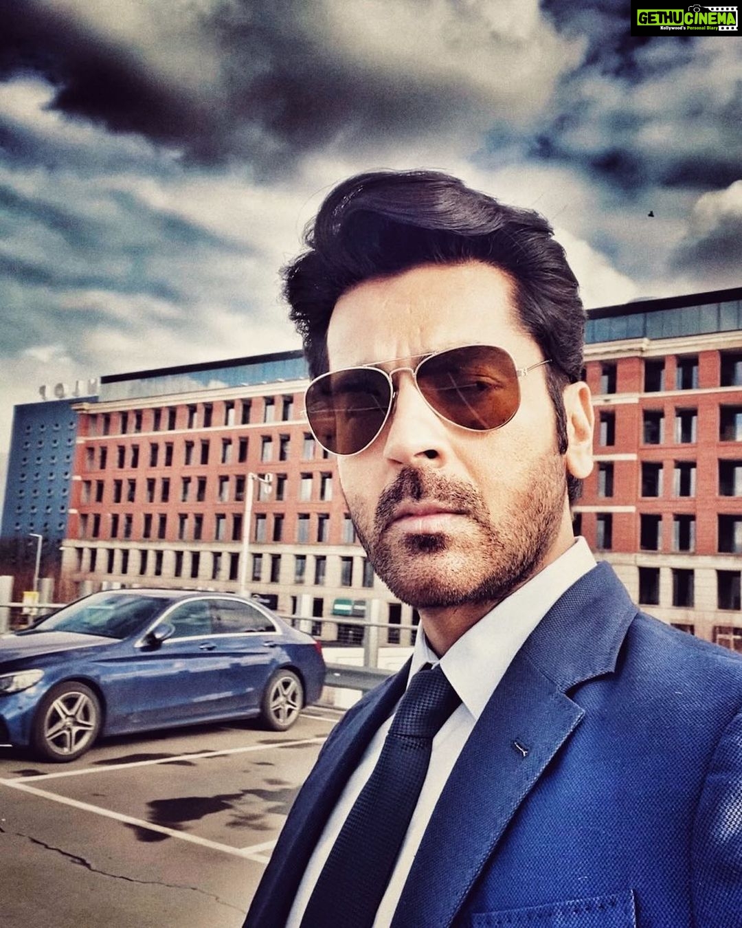 Arjan Bajwa Instagram - Feel free to stop & stare. . . .. . . #arjanbajwa #bollywood #mens #mensfashion #mensstyle #menstyle #instagood #instadaily #ootd #lookoftheday #lookbook #thursday #thursdaymotivation #viral #mood #reelsinstagram #reels #reelsindia