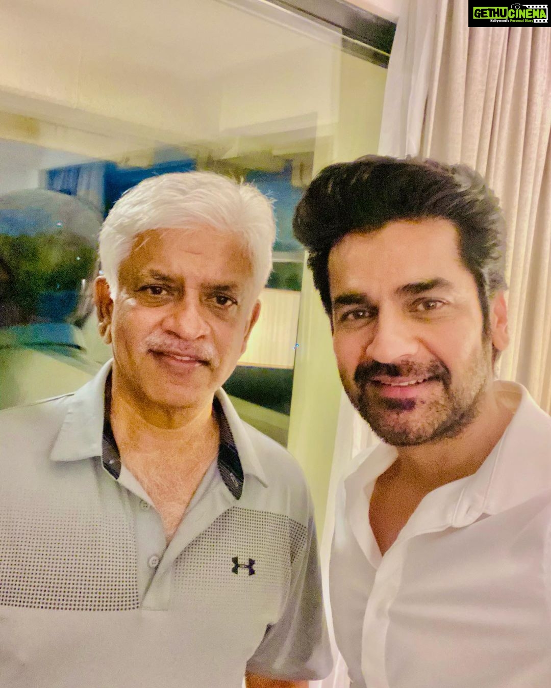 Arjan Bajwa Instagram - The legendary Arjuna Ranatunga sir and his humility.. an evening listening to his illustrious cricketing career stories and other worldly events … . . . . . . #arjanbajwa #arjunarantunga #bollywood #cricket #cricketlovers #srilanka #travel #traveldiaries #instadaily #fanboy #india #indiancricket #icc @arjuna.ranatunga @icc @cricketworldcup @srilanka Cinnamon Lakeside Colombo