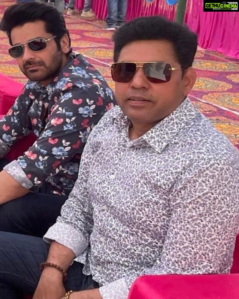 Arjan Bajwa Instagram - Attended a fantastic cultural program in Rohtak ,Haryana with my elder brother @sharmasuresh_in IFS .. An overwhelming event with performances by all the star artists of Haryana organized by superstar singer @masoomsharmaofficial …big congratulations!! 🎉 … @sanjuhooda bhai thanks for the courtesy. . . #arjanbajwa . #haryana #rohtak #bollywood #music #folk #haryanavi