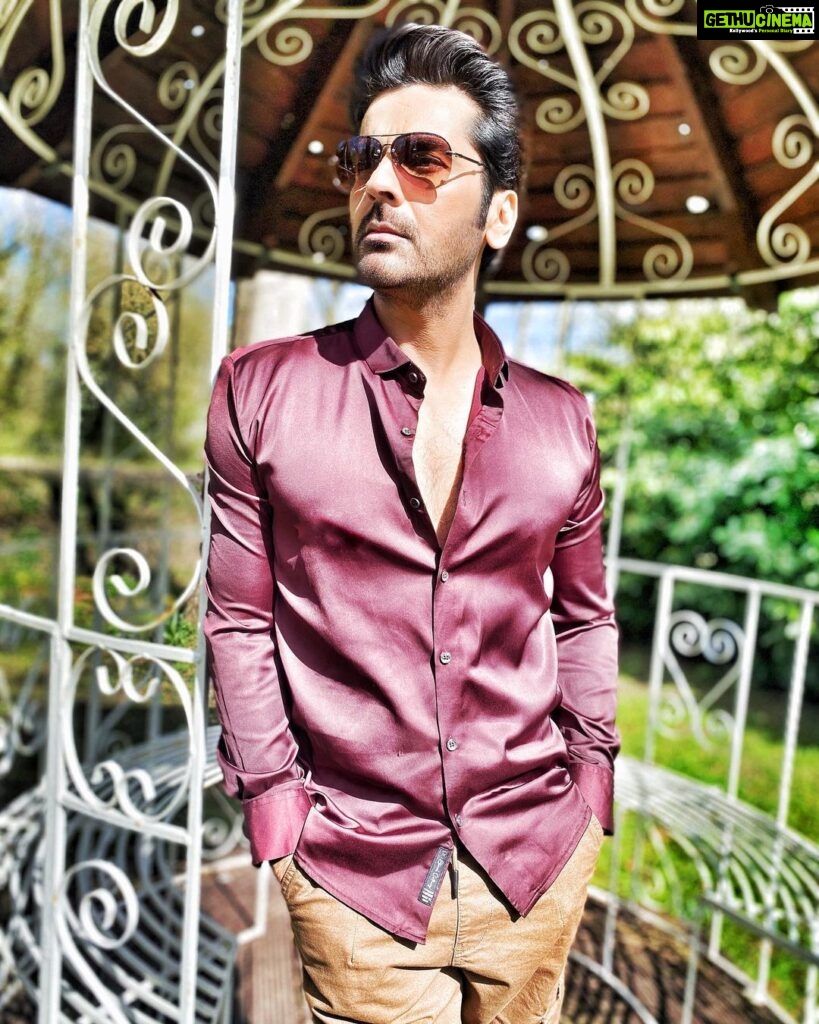 Arjan Bajwa Instagram - Bekhayali …. . . . . . . . . #arjanbajwa #bollywood #bollywoodsongs #bollywoodactor #monday #mondaymotivation #mondaymood #mood #viral #reelsindia #insta #instagood #shooting #sunlight #mensfashion #menshair 𝐄𝐍𝐆𝐋𝐀𝐍𝐃