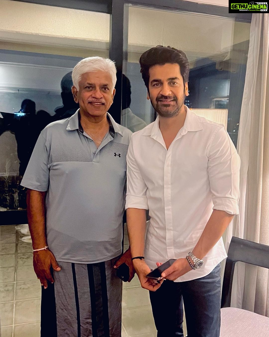Arjan Bajwa Instagram - The legendary Arjuna Ranatunga sir and his humility.. an evening listening to his illustrious cricketing career stories and other worldly events … . . . . . . #arjanbajwa #arjunarantunga #bollywood #cricket #cricketlovers #srilanka #travel #traveldiaries #instadaily #fanboy #india #indiancricket #icc @arjuna.ranatunga @icc @cricketworldcup @srilanka Cinnamon Lakeside Colombo