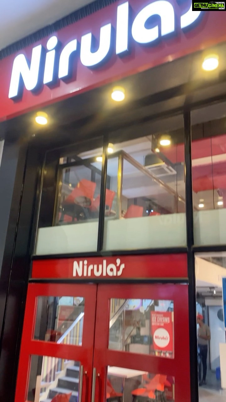 Arjan Bajwa Instagram - When in delhi,be Dilli wala…. 😝 childhood favorites… . . . . . . . . . #delhi #connaughtplace #childhood #nirulas #arjanbajwa #bollywood #actor #actorslife #travelphotography #traveldiaries #instagood #instatravel #viral #instareels #reelsindia #reels Connaught Place, New Delhi