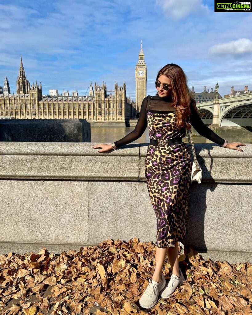 Arthi Venkatesh Instagram - Meet me on cloud 9 🇬🇧 London, United Kingdom