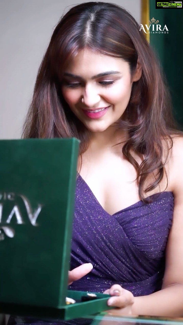 Arthi Venkatesh Instagram - Once I heard about lab-grown diamonds offered by Avira Diamonds, I was curious to visit their store in T.Nagar, Chennai. The affordability of their diamonds took me by surprise, given the quality looks exclusive without any compromise. The way they treated me as a valued customer despite my first walk-in shows their long-standing experience as an established company in this industry. They’re designs are mesmerizing. All their products look trendy and modern without a doubt. This is your spot if you are looking for lab-grown diamond jewellery that is accessible, bold, certified, and superior.They also offer 100% lifetime exchange. Without giving it a second thought, visit their store when you get a chance and you will not regret it. I am definitely revisiting them soon! You can also order from www.aviradiamonds.com at ease. #aviradiamonds #diamondsforeveryone #affordablediamondjewellery #labgrowndiamonds #sustainablejewellery #diamondjewellery #diamondrings