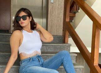 Arthi Venkatesh Instagram - Forever I’m that girl! 👟 #sneakergirl Today in my @greyhoundshoes
