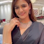 Arthi Venkatesh Instagram – Visit the newly opened Tanishq showroom at Velachery to see the exquisite Rhythms Of Rain collection! 

@velacherytanishq 

@tanishqjewellery