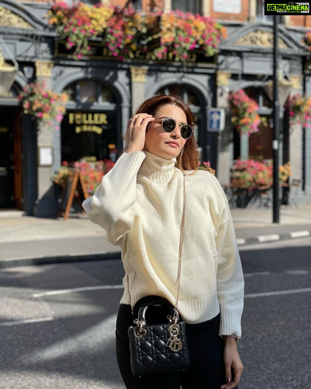 Arthi Venkatesh Instagram - Happy in London 🇬🇧