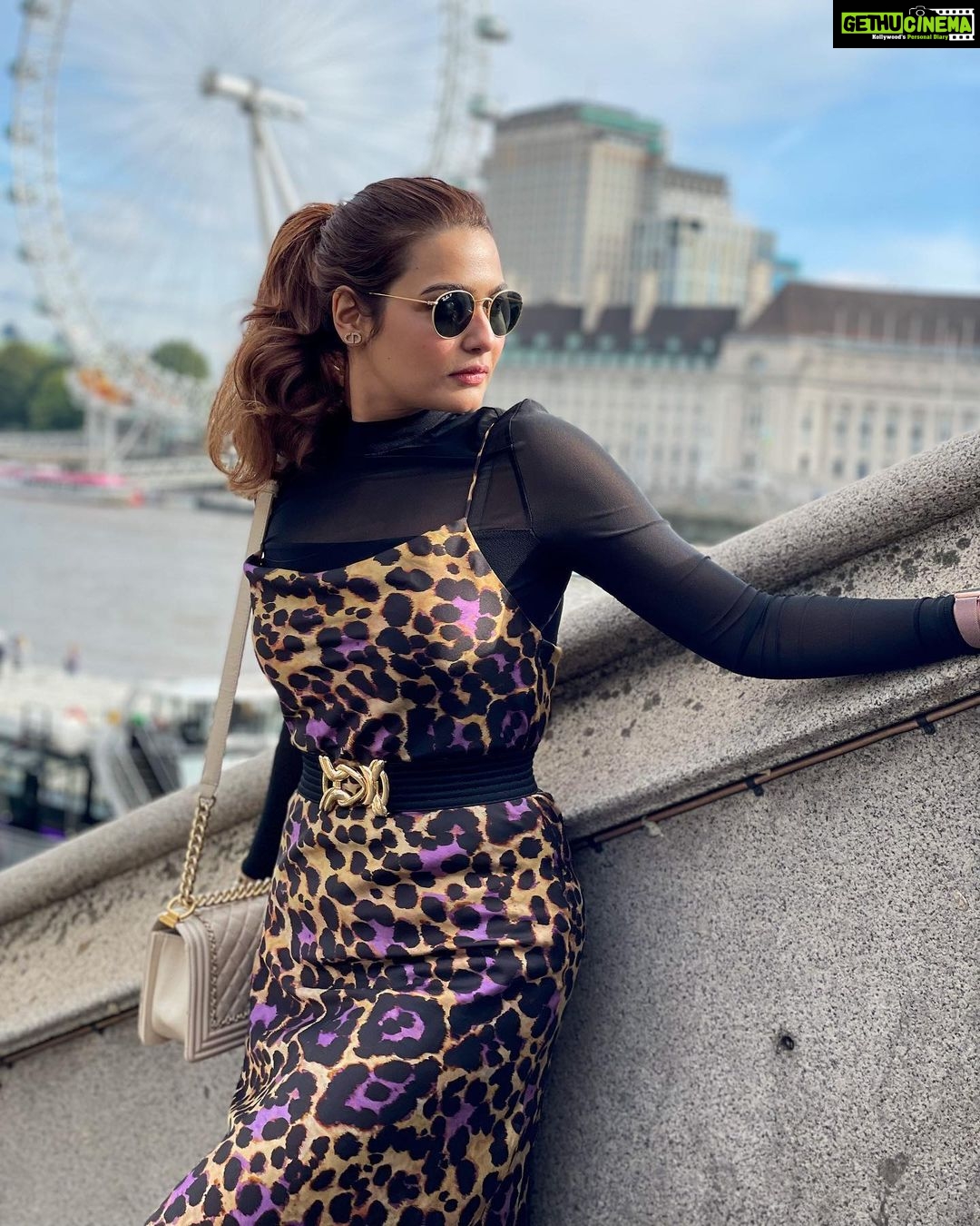 Arthi Venkatesh Instagram - Meet me on cloud 9 🇬🇧 London, United Kingdom