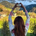 Arthi Venkatesh Instagram – If heaven was a place on earth, this might be it! 
The views are Un-freaking believable. After hours of grey, dark and gloomy weather, the skies parted, inviting me into the mighty Italian alps, in all their glory! 🏔️

Travel partner @gtholidays.in 
.
.
.
.
.
#travel #europe #italy #dolomiti #dolomites #italian #alps #mountains #hike #beautiful #hereforview Dolomites, Italian Alps