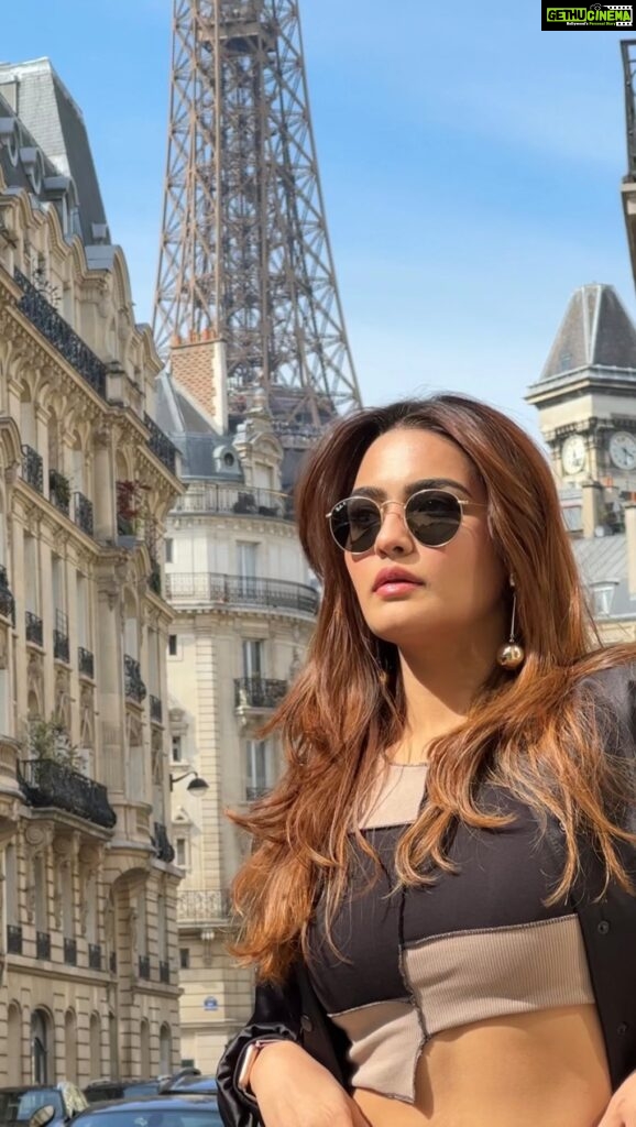 Arthi Venkatesh Instagram - Shine bright honey Travel partner @gtholidays.in Eiffel Tower - Paris, France