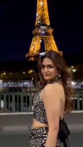 Arthi Venkatesh Instagram - Paris by the day or by night? 

Travel partner @gtholidays.in