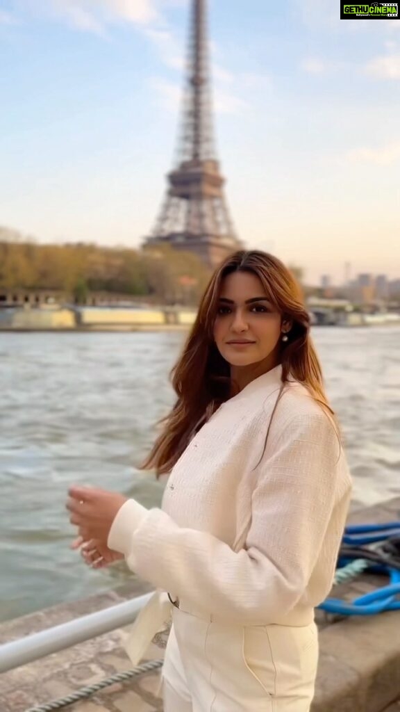 Arthi Venkatesh Instagram - Chennai girl in Paris 🇫🇷 Travel partner @gtholidays.in #travel #france #paris #eiffeltower #sunsets #spring #vacation