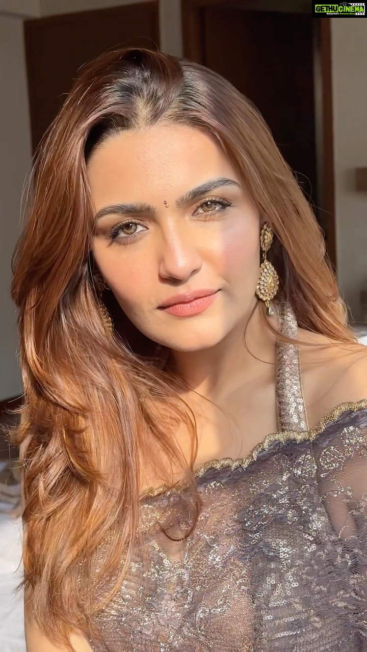 Arthi Venkatesh Instagram - Sunlight seeker ✨