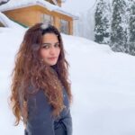 Arthi Venkatesh Instagram – Art x Snow ❄️ 

.
.
.
.
.
#kazhmir #gulmarg #travel