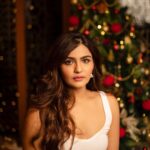Arthi Venkatesh Instagram - Christmas is here!! Wishing you a holly jolly Christmas 🎄