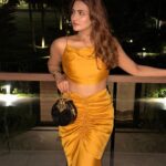 Arthi Venkatesh Instagram – About last night 🥂✨

Wearing @arokaofficial 
Bag @okhtein