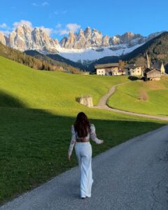Arthi Venkatesh Instagram - Finding paradise wherever I go 

Travel partner @gtholidays.in 
.
.
.
.
.
#domites #italy #mountains #italianalps #travel #snowcap #hiking #serene #nature #wanderlust #beauty #alps #italian #pizza