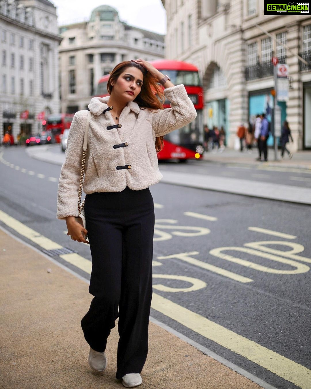 Arthi Venkatesh Instagram - ๐ฌ๐งโค๏ธโ๐ผ London, United Kingdom
