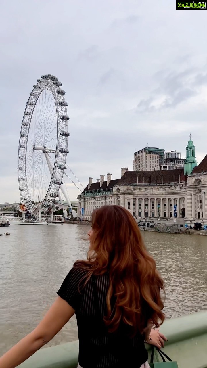 Arthi Venkatesh Instagram - Exploring London with @startoursuk1997 today! #collab