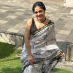 Arya Instagram - ELEGANCE IS WHEN THE INSIDE IS AS BEAUTIFUL AS THE OUTSIDE 🥰 SAREE @kanchivaram.in Hair @vikramanvijitha #gooday #happysmile #positivity #dressup #sareelovers #makeup #fashioninfluencer #styleinspiration #lifeisgood Home