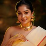 Arya Instagram - ഓണം 2023 🌸💕 Captured and post Production @plan.b.actions @jibinartist Assisted by @dayonphotos Styling @sabarinathk_ Saree @kanchivaram.in Jewelry @mayoorajewelerydesigns MUA @vikramanvijitha Studio @maxxocreative #onam #2023 #tradition #makeup #dressup #festive