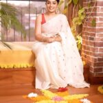 Arya Instagram - This year I am Celebrating Onam with my new Philips Garments Steamer for quick and hassle-free ironing with minimum efforts 😍 Also Guys Can’t wait to see you all for Event Sadya on 23rd August at Gangotri, MG Road in Kochi from 12 pm to 4 pm. I’ve done my bit by contributing to Onam Sadya, you can also do it by checking my story for the link. #YourStylingBFF #philipsgrandonamsadya #philipshomeliving #HappyOnam #sadyawithsmile