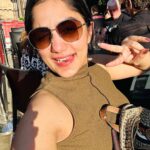 Arya Instagram - Never thought of getting kissed by the sun at 7:30 pm ever !!!! 💕 Exploring life and this world while counting my blessings a million times !! Perks of being an artist ❤️ #travel #happiness #england #manchester Manchester Cathedral