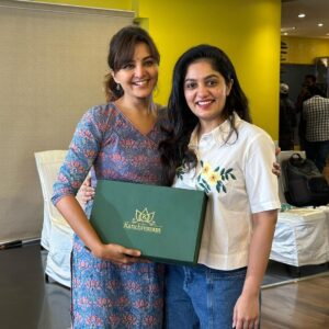 Arya Instagram - There are times in life when words are just not enough to express certain feelings… This was one such moment… Chechi… thank you for being the sweetest and kindest to me .. Means a lot … thank you and much much love Always ❤️😘 @manju.warrier 💕

Pc @pranavraaaj 😍

#happiness #speechless #overwhelmed #manjuwarrier #chechi #sweetheart