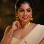 Arya Instagram - ഓണം 2023 🌸💕 Captured and post Production @plan.b.actions @jibinartist Assisted by @dayonphotos Styling @sabarinathk_ Saree @kanchivaram.in Jewelry @mayoorajewelerydesigns MUA @vikramanvijitha Studio @maxxocreative #onam #2023 #tradition #makeup #dressup #festive