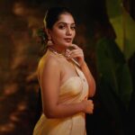 Arya Instagram - ഓണം 2023 🌸💕 Captured and post Production @plan.b.actions @jibinartist Assisted by @dayonphotos Styling @sabarinathk_ Saree @kanchivaram.in Jewelry @mayoorajewelerydesigns MUA @vikramanvijitha Studio @maxxocreative #onam #2023 #tradition #makeup #dressup #festive